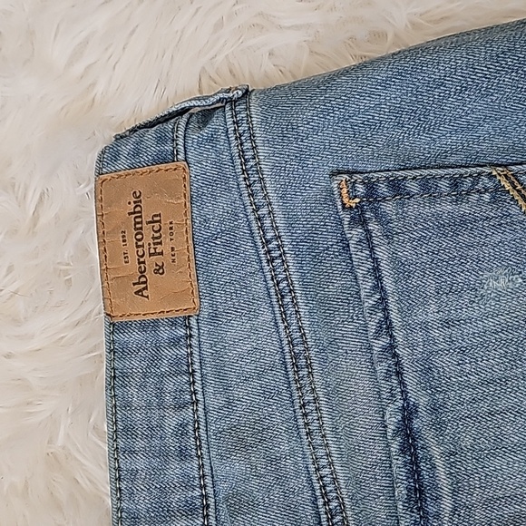 Abercrombie and Fitch light wash distressed jeans skinny boot - Picture 3 of 7